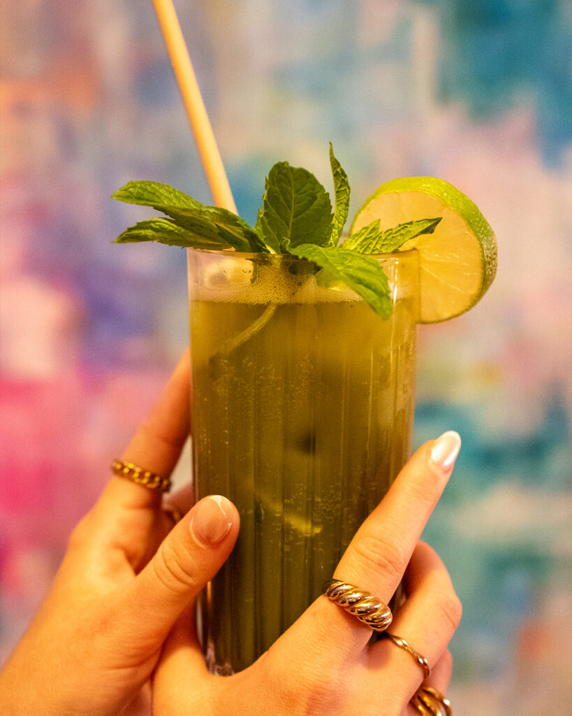 Café Lila Matcha-Limonade